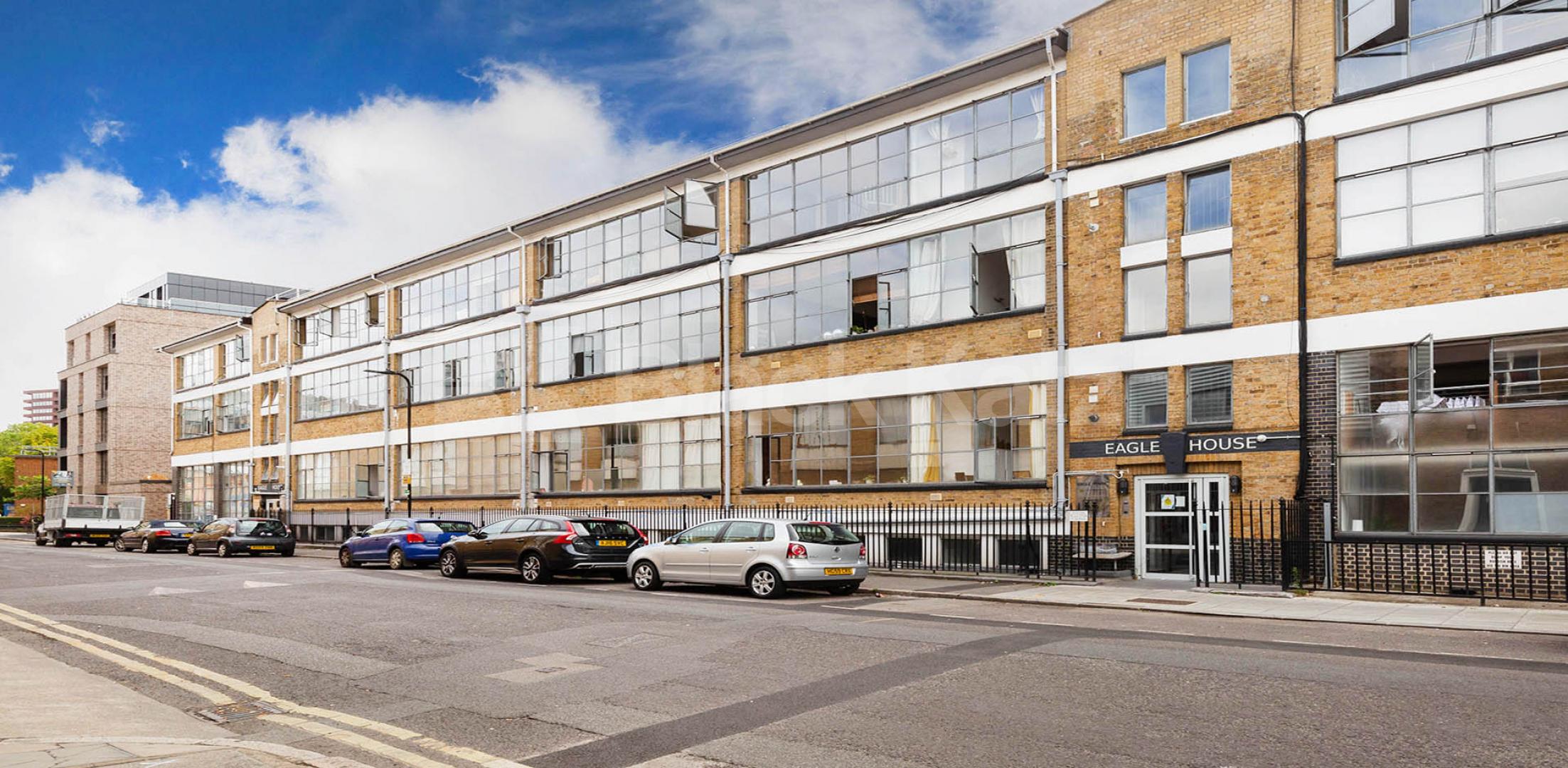 Impressive 3 bedroom warehouse conversion with floor to ceiling windows   Eagle Wharf Road, Shoreditch Park